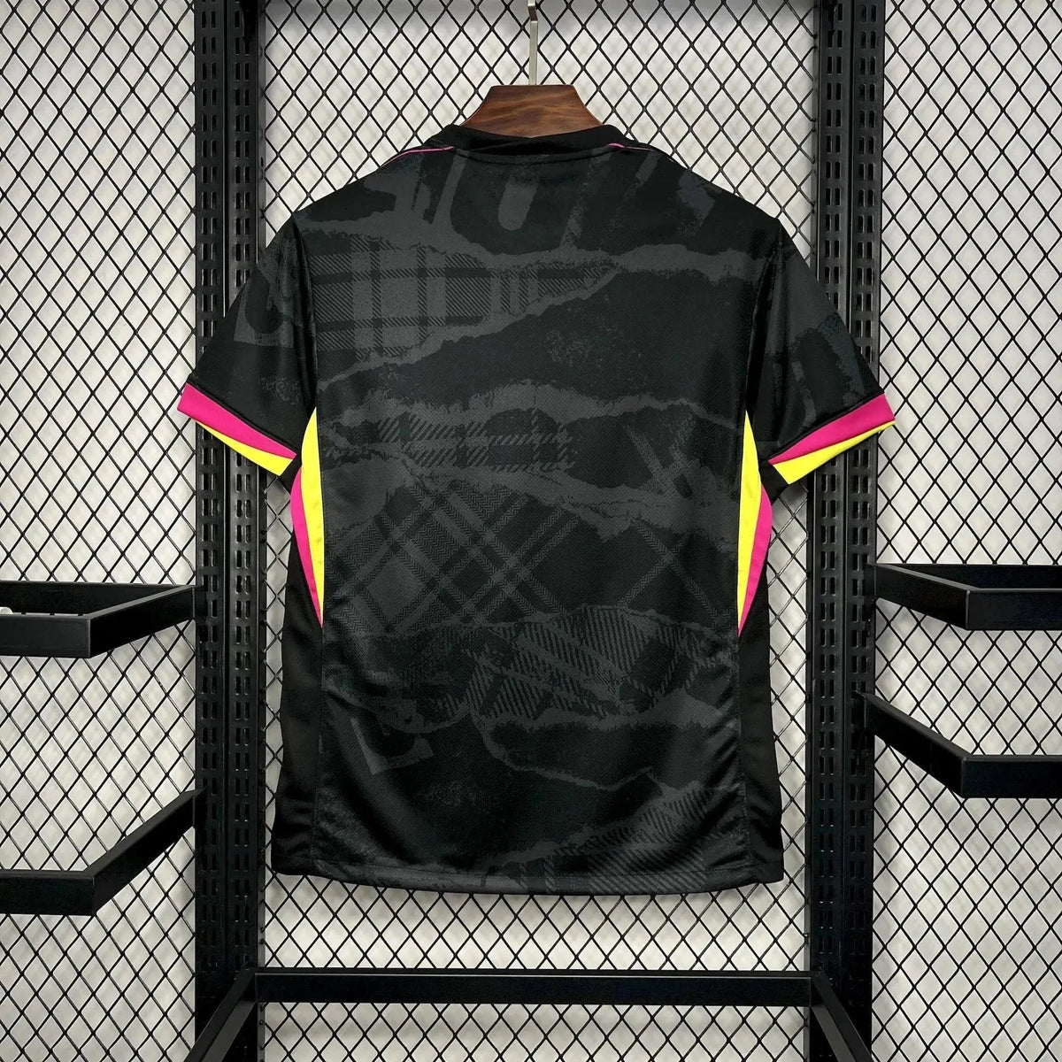 "Camisa Chelsea Third Away 24/25 - Torcedor Masculina Preta e Rosa - Netmantos"
