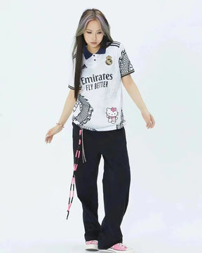 "Camisa Real Madrid Hello Kitty Dragão Chinês 24/25 - Torcedor Masculina Branca - Netmantos"