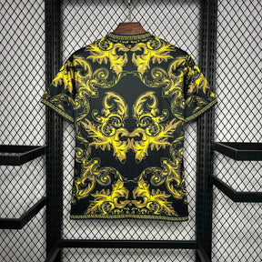 "Camisa Itália x Versace 23/24- Torcedor Masculina Preta e Amarela - Netmantos"
