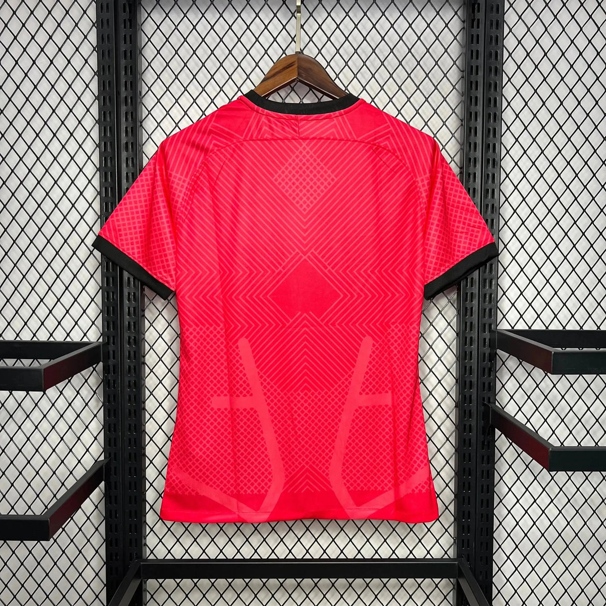 "Camisa Inter de Milão Edição Especial 24/25 - Torcedor Masculina Dragão Rosa/Vermelha - Netmantos"