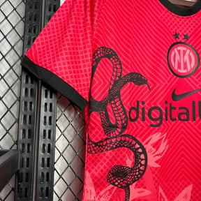 "Camisa Inter de Milão Edição Especial 24/25 - Torcedor Masculina Dragão Rosa/Vermelha - Netmantos"
