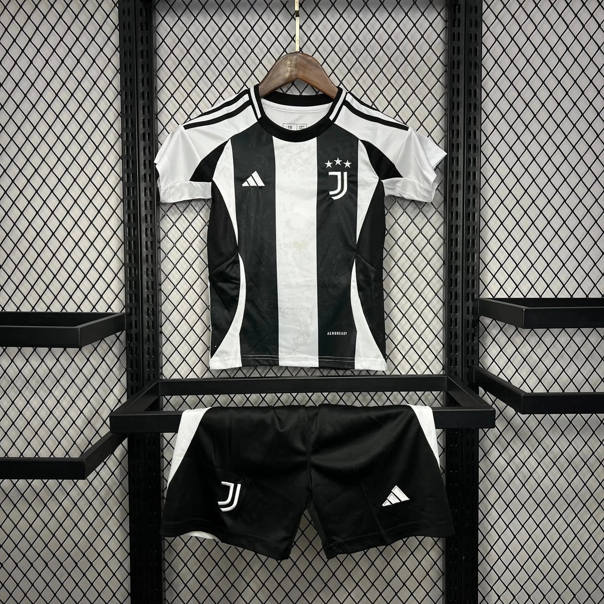 "Camisa Juventus Home 24/25 - Torcedor Infantil Preta e Branca - Netmantos"