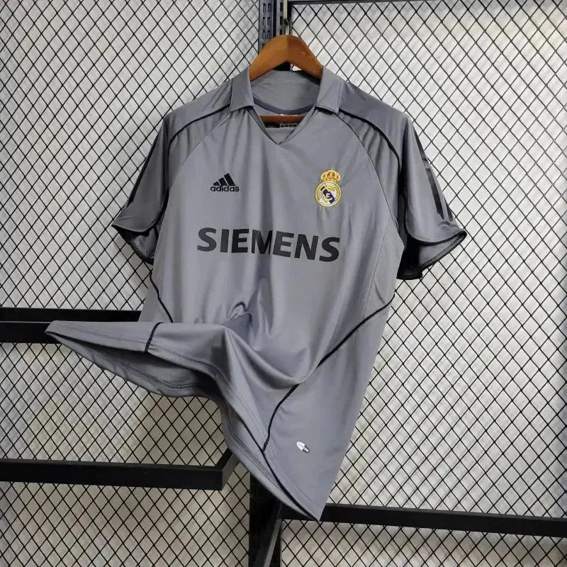 "Camisa Real Madrid Retrô Away II 2005/06 - Torcedor Masculina Cinza - Netmantos"