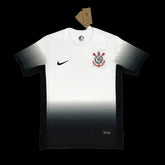 "Camisa Timão Home 24/25 - Torcedor Masculina Preta e Branca + Patrocínios - Netmantos"