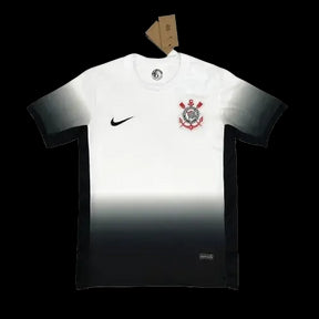 "Camisa Timão Home 24/25 - Torcedor Masculina Preta e Branca + Patrocínios - Netmantos"