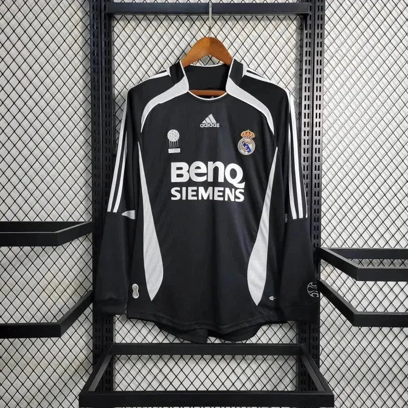 "Camisa Real Madrid Two Guest Retrô 2006/07 - Torcedor Masculina Preta Manga Longa - Netmantos"
