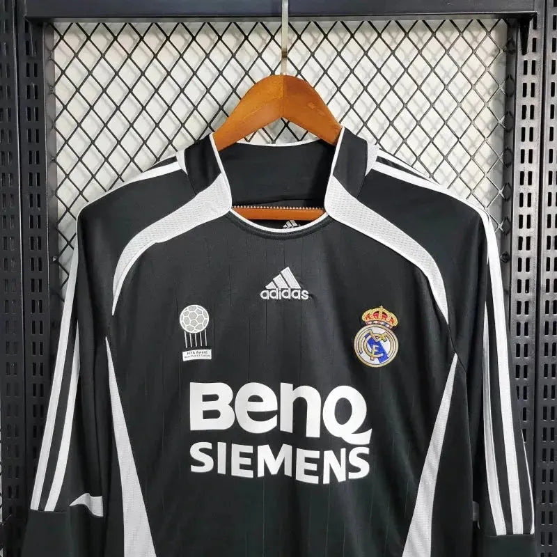 "Camisa Real Madrid Two Guest Retrô 2006/07 - Torcedor Masculina Preta Manga Longa - Netmantos"