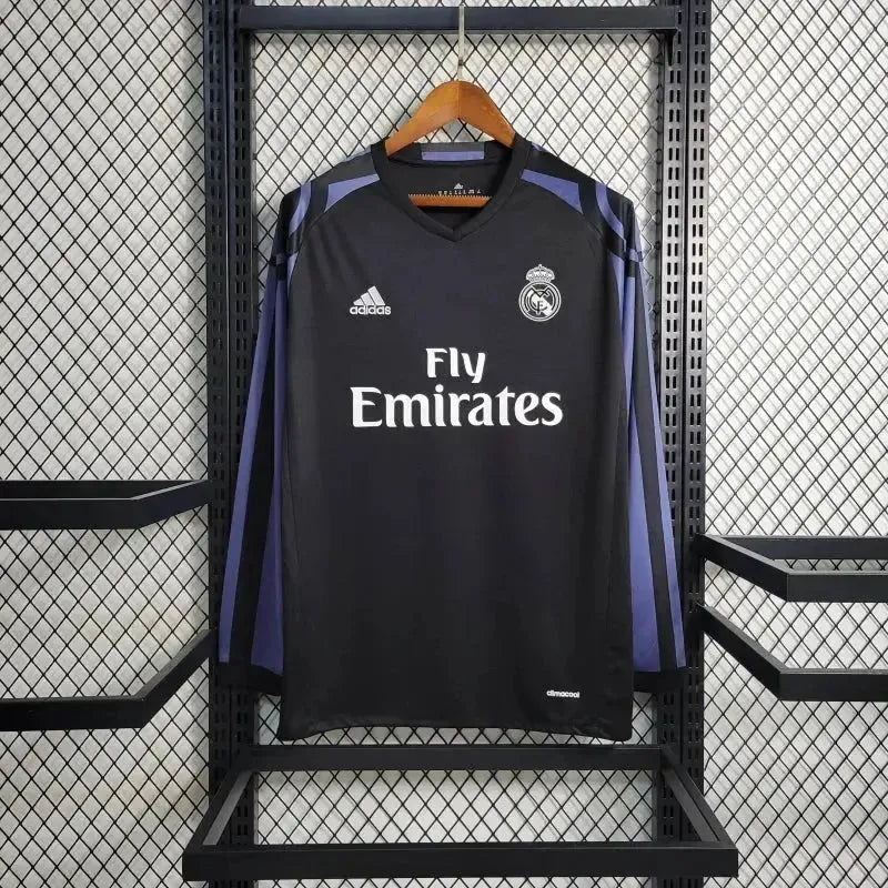 "Camisa Real Madrid Away Retrô 2016/17 - Torcedor Masculina Preta e Roxa Manga Longa - Netmantos"