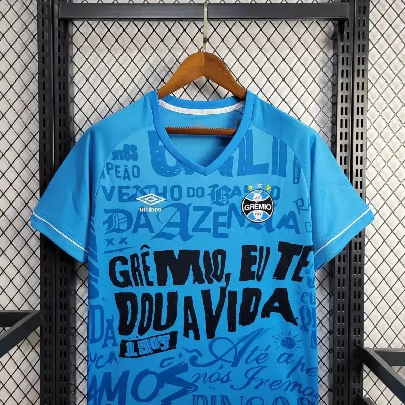 "Camisa Grêmio Treino 24/25 - Torcedor Masculina Azul - Grêmio, eu te dou a vida 1903 - Netmantos"