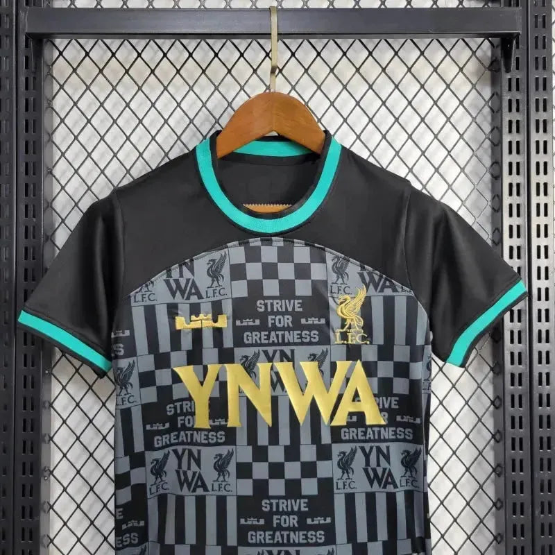 "Camisa Liverpool x Lebron James 24/25 - Torcedor Infantil Preta e Dourada - Netmantos"