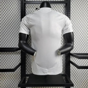 "Camisa Real Madrid Home 24/25 - Jogador Masculina Branca - Netmantos"