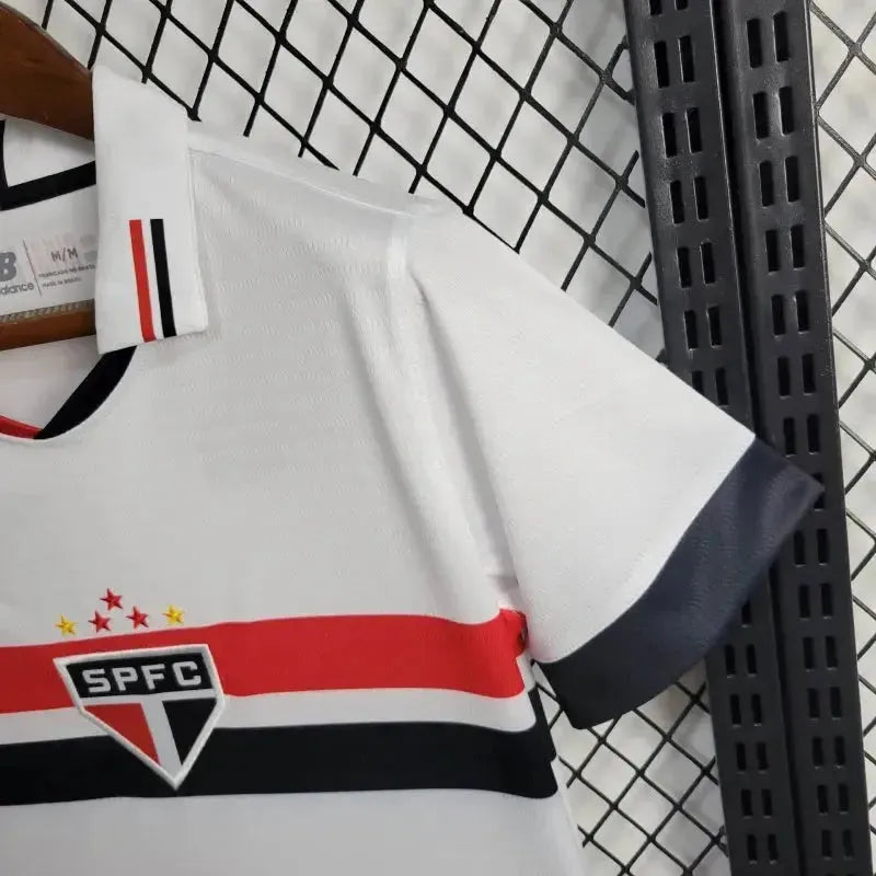 "Camisa São Paulo Home 24/25 - Torcedor Feminina New Balance Branca + Patch Copa do Brasil - Netmantos"