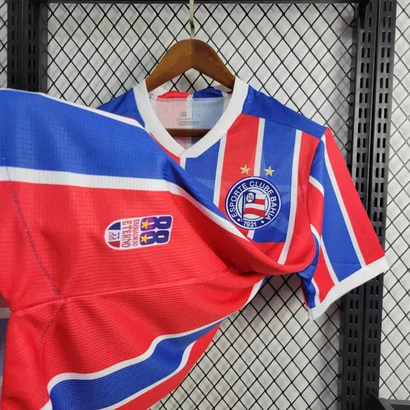 "Camisa Bahia Edição Aniversário 24/25 - Torcedor Masculina Vermelha e Azul Oito-Oito - Netmantos"