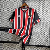 "Camisa São Paulo Away 24/25 - Torcedor Masculina New Balance Preta e Vermelha + Patch Copa do Brasil + Patrocínios - Netmantos"