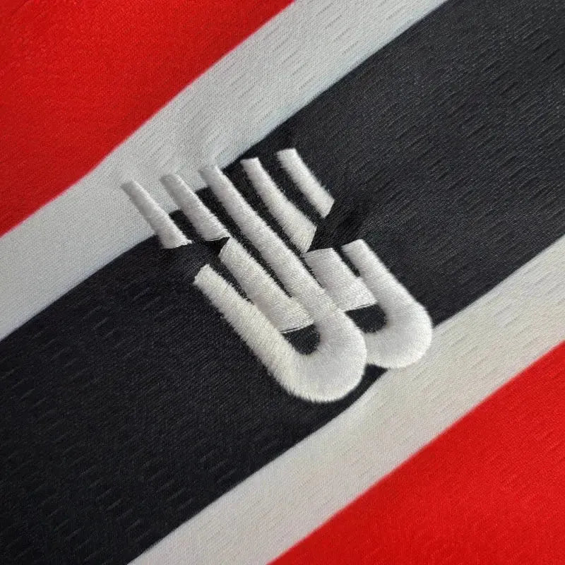 "Camisa São Paulo Away 24/25 - Torcedor Masculina New Balance Preta e Vermelha + Patch Copa do Brasil + Patrocínios - Netmantos"