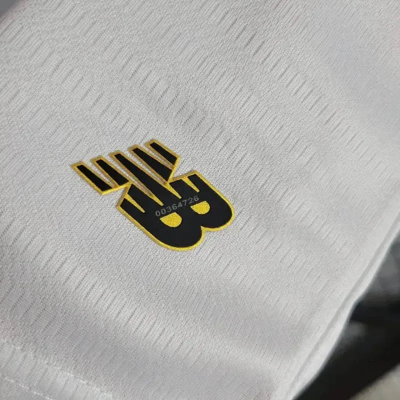 "Camisa São Paulo Home 24/25 - Torcedor Masculina New Balance Branca + Patch Copa do Brasil + Patrocínios - Netmantos"