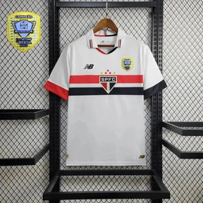 "Camisa São Paulo Home 24/25 - Torcedor Masculina New Balance Branca + Patch Copa do Brasil + Patrocínios - Netmantos"