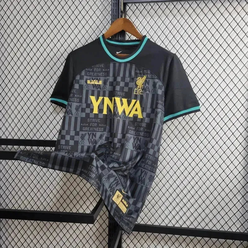"Camisa Liverpool x Lebron James 24/25 - Torcedor Masculina Preta e Dourada - Netmantos"