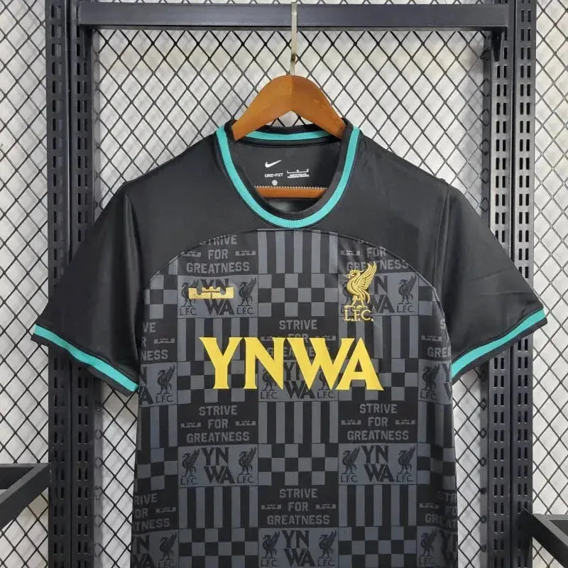 "Camisa Liverpool x Lebron James 24/25 - Torcedor Masculina Preta e Dourada - Netmantos"