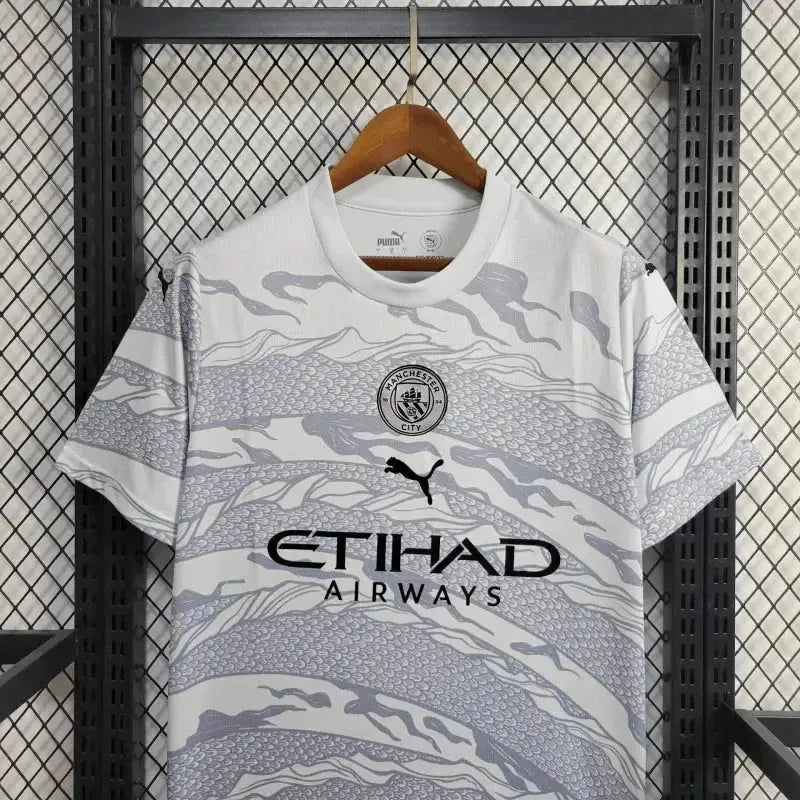 "Camisa Manchester City Ano do Dragão 24/25 - Torcedor Masculina Branca - Netmantos"