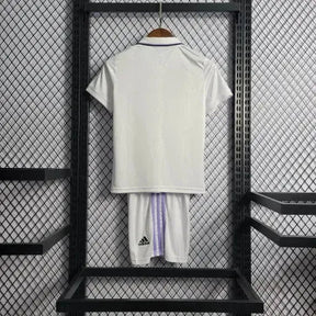 "Camisa Real Madrid Home 22/23 - Torcedor Infantil Branca e Roxa - Netmantos"