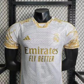 "Camisa Real Madrid Edição Especial 23/24 - Jogador Masculina Branca e Dourada - Netmantos"