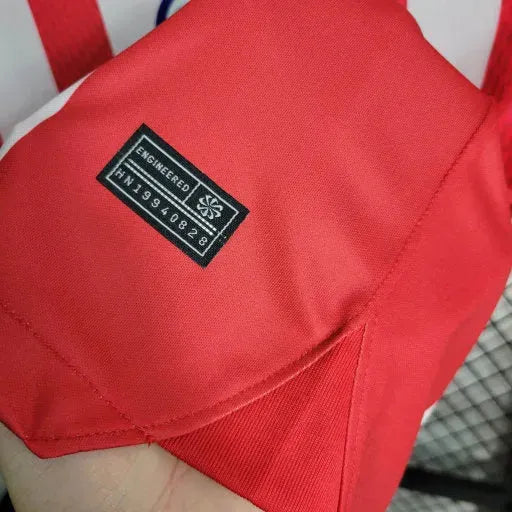 "Camisa Atlético de Madrid Home 23/24 - Torcedor Masculina Vermelha e Branca - Netmantos"