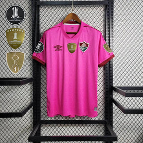 "Camisa Fluminense 23/24 - Torcedor Masculina Rosa + Patches Libertadores - Netmantos"