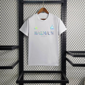 "Camisa Real Madrid BALMAIN 23/24 - Torcedor Masculina Refletiva Branca - Netmantos"