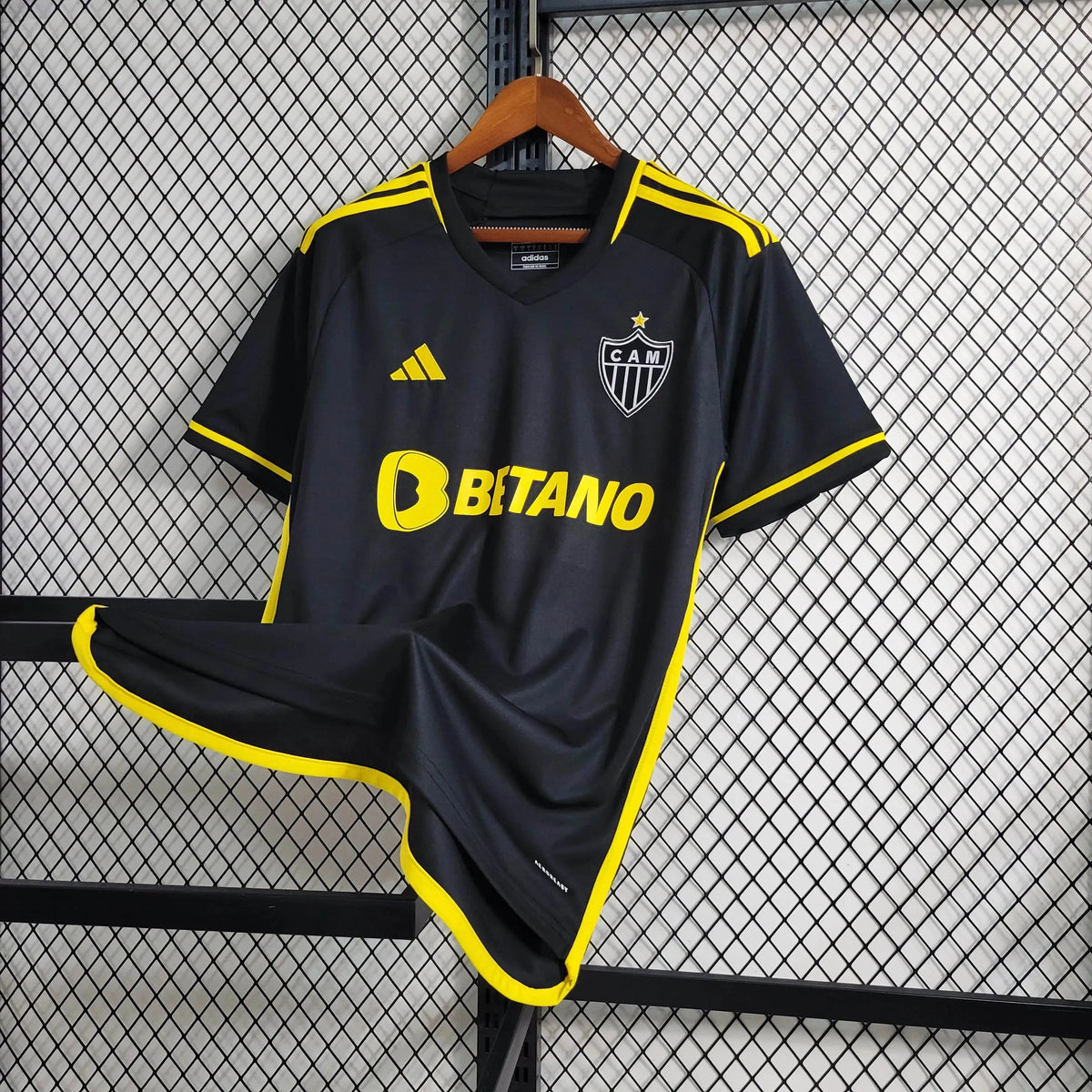 "Camisa Atlético Mineiro Away II 23/24 - Torcedor Masculina Preta e Amarela - Netmantos"