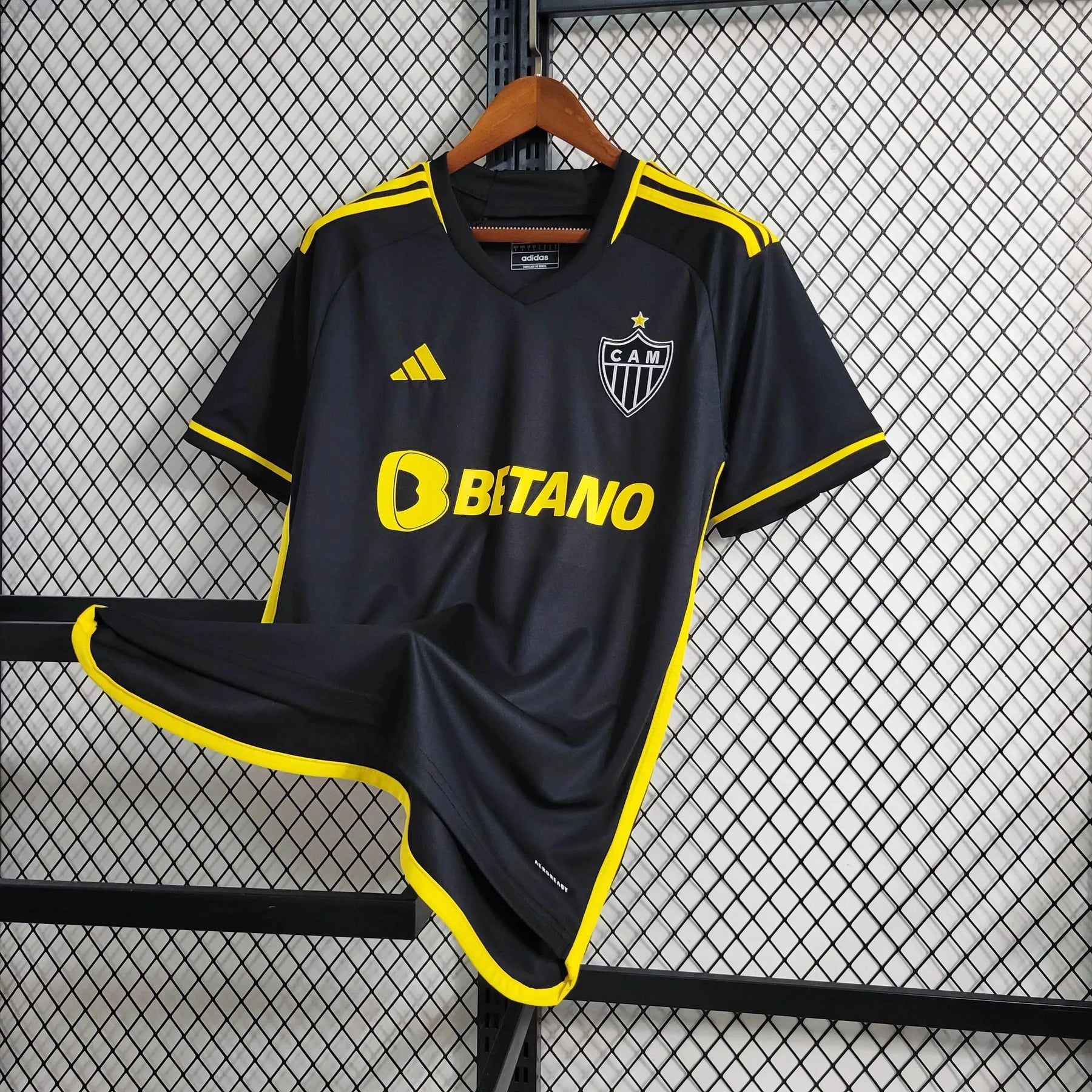 "Camisa Atlético Mineiro Away II 23/24 - Torcedor Masculina Preta e Amarela - Netmantos"