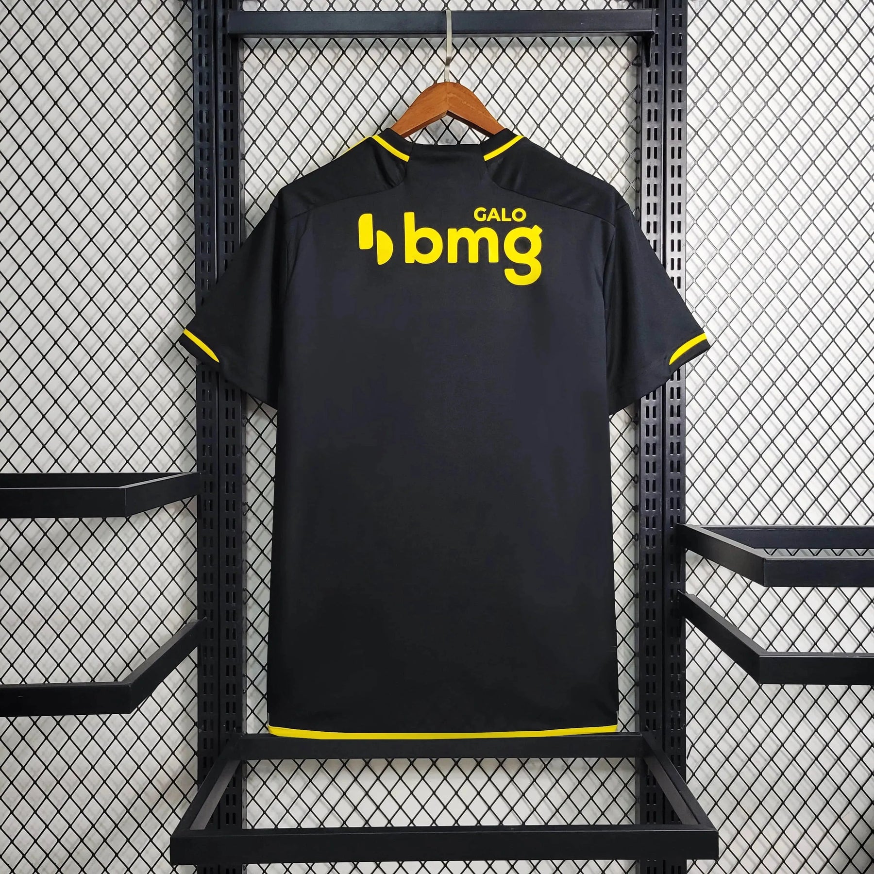 "Camisa Atlético Mineiro Away II 23/24 - Torcedor Masculina Preta e Amarela - Netmantos"