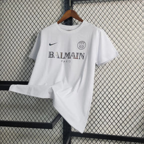 "Camisa PSG Refletiva 23/24 - Torcedor Masculina BALMAIN Branca - Netmantos"