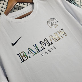 "Camisa PSG Refletiva 23/24 - Torcedor Masculina BALMAIN Branca - Netmantos"