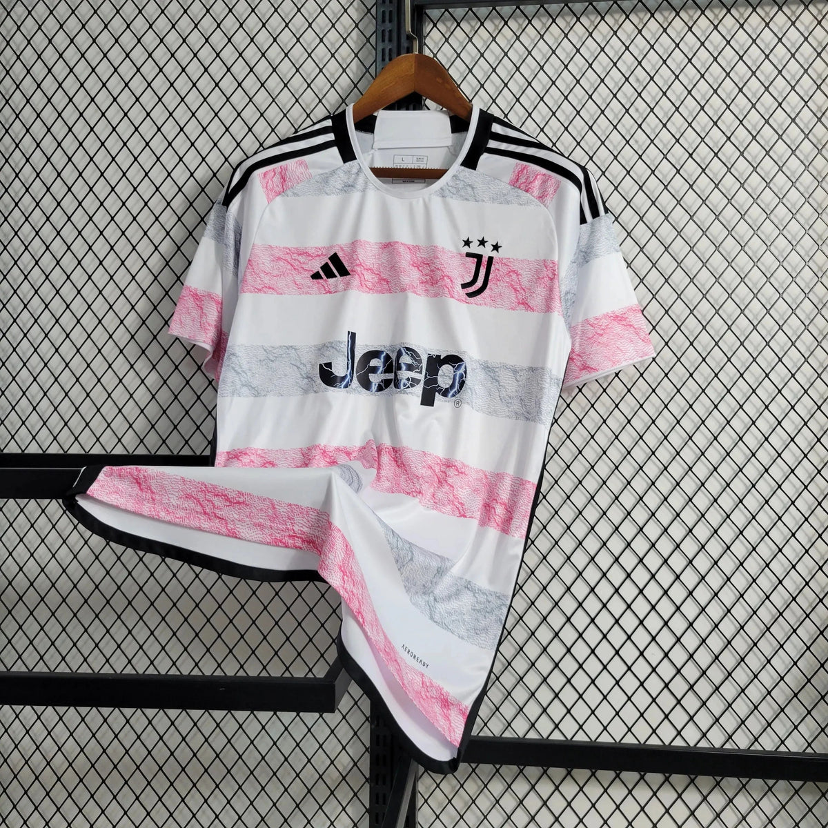 "Camisa Juventus Away 23/24 - Torcedor Masculina Branca e Rosa - Netmantos"