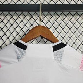 "Camisa Juventus Away 23/24 - Torcedor Masculina Branca e Rosa - Netmantos"