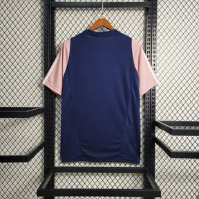 "Camisa Lyon Treino 23/24 - Torcedor Masculina Azul e Rosa - Netmantos"