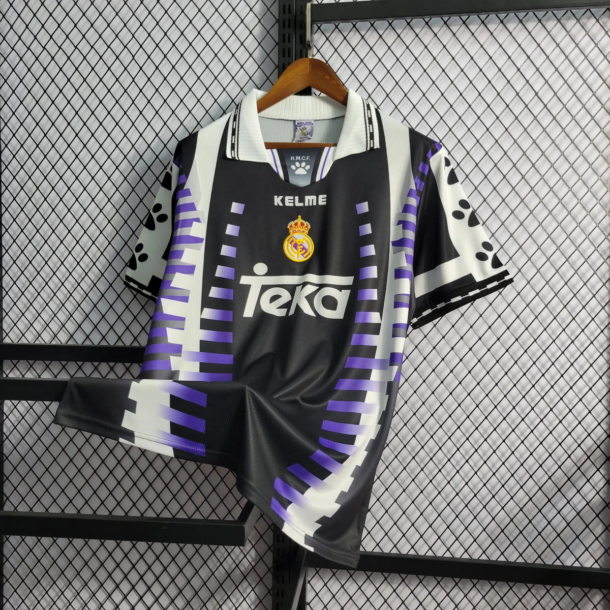 "Camisa Real Madrid Retrô Away 1997/98 - Torcedor Masculina Preta, Roxa e Branca - Netmantos"