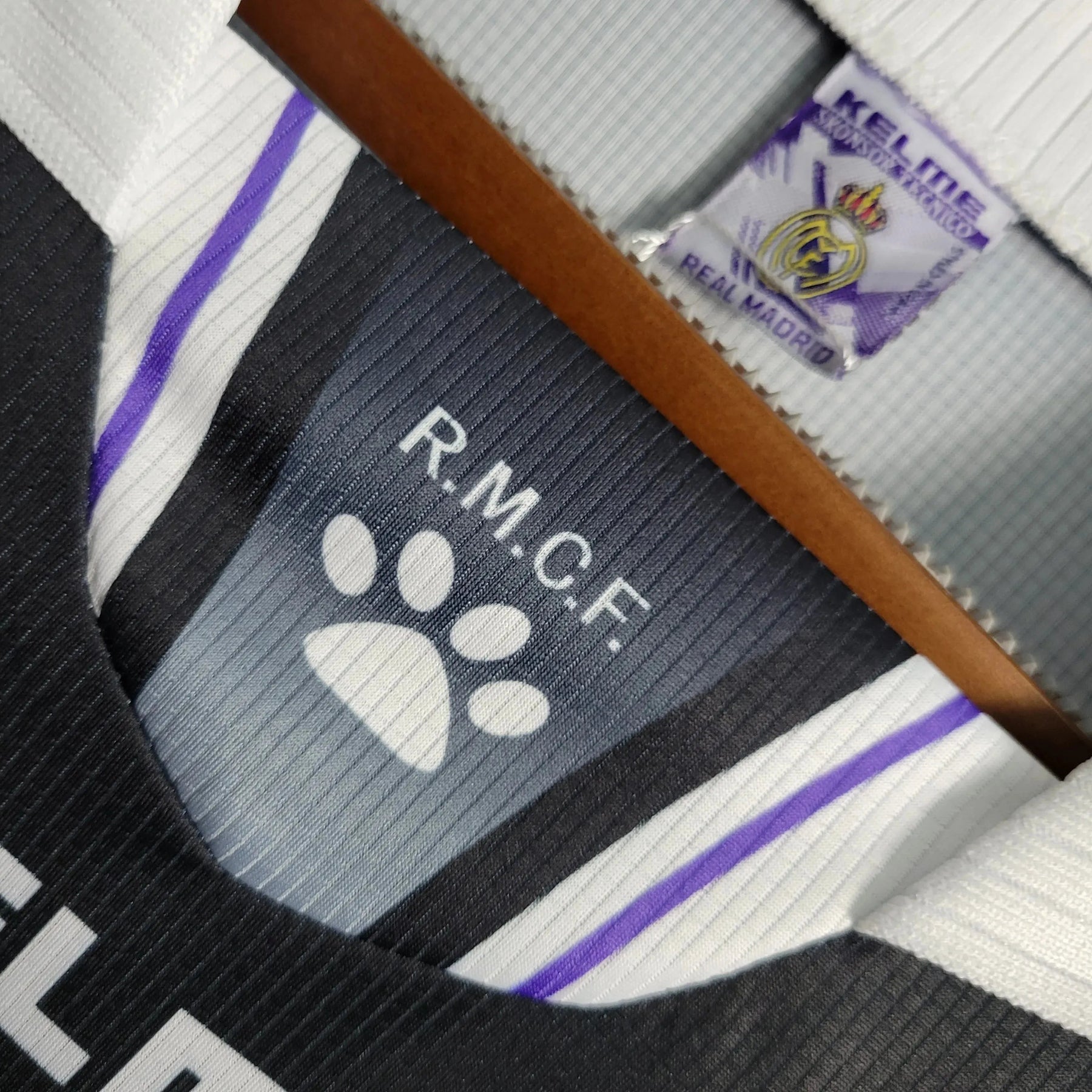 "Camisa Real Madrid Retrô Away 1997/98 - Torcedor Masculina Preta, Roxa e Branca - Netmantos"