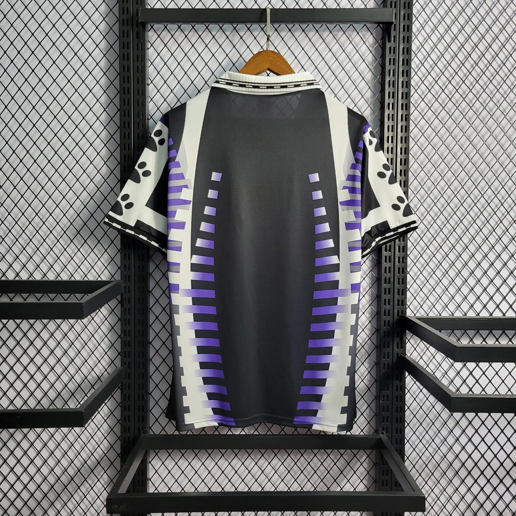 "Camisa Real Madrid Retrô Away 1997/98 - Torcedor Masculina Preta, Roxa e Branca - Netmantos"