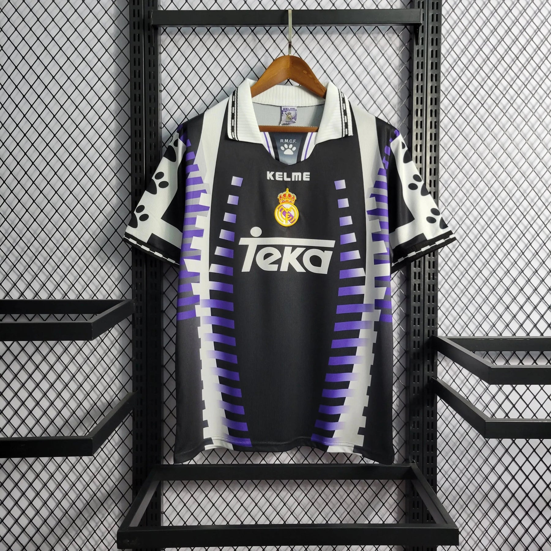"Camisa Real Madrid Retrô Away 1997/98 - Torcedor Masculina Preta, Roxa e Branca - Netmantos"