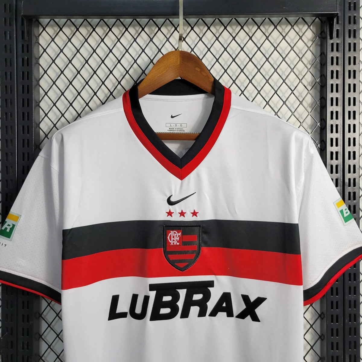 "Camisa Flamengo Retrô Away 2001 - Torcedor Masculina Branca LUBRAX - Netmantos"