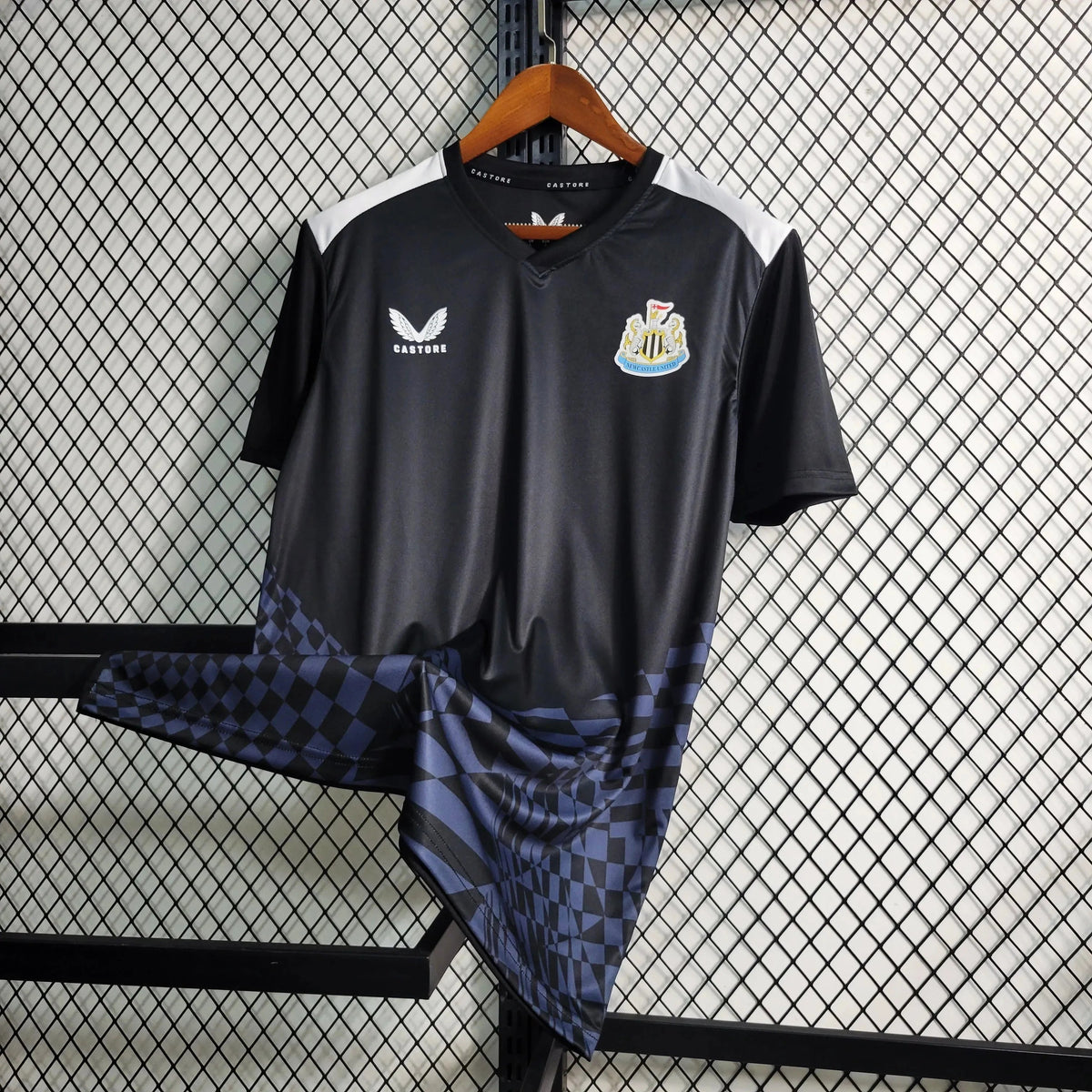 "Camisa Newcastle United Treino 23/24 - Torcedor Masculina Preta - Netmantos"