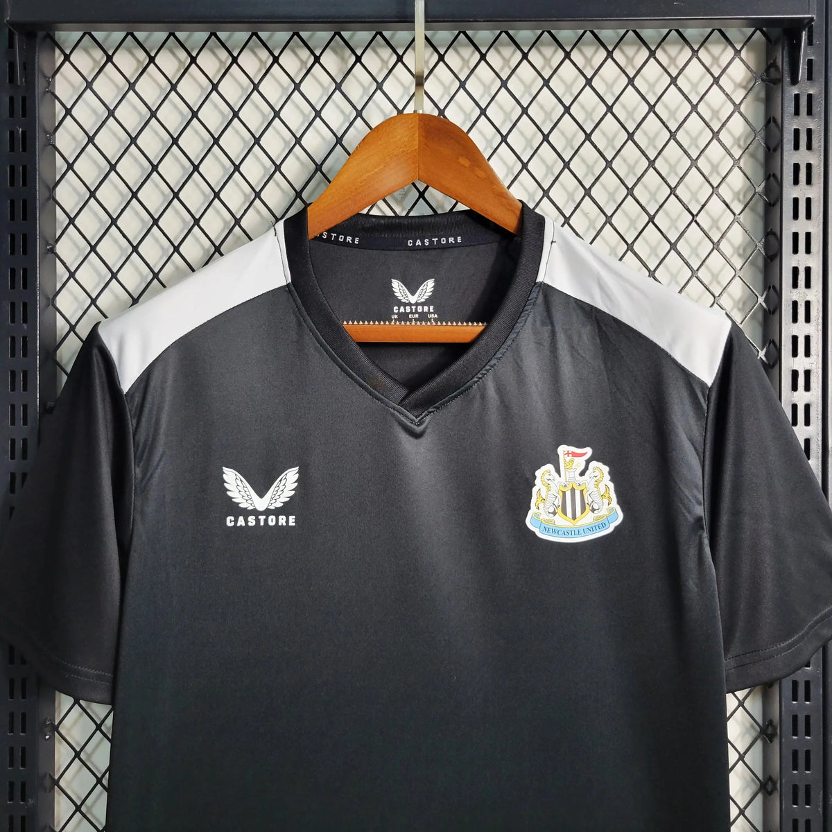 "Camisa Newcastle United Treino 23/24 - Torcedor Masculina Preta - Netmantos"