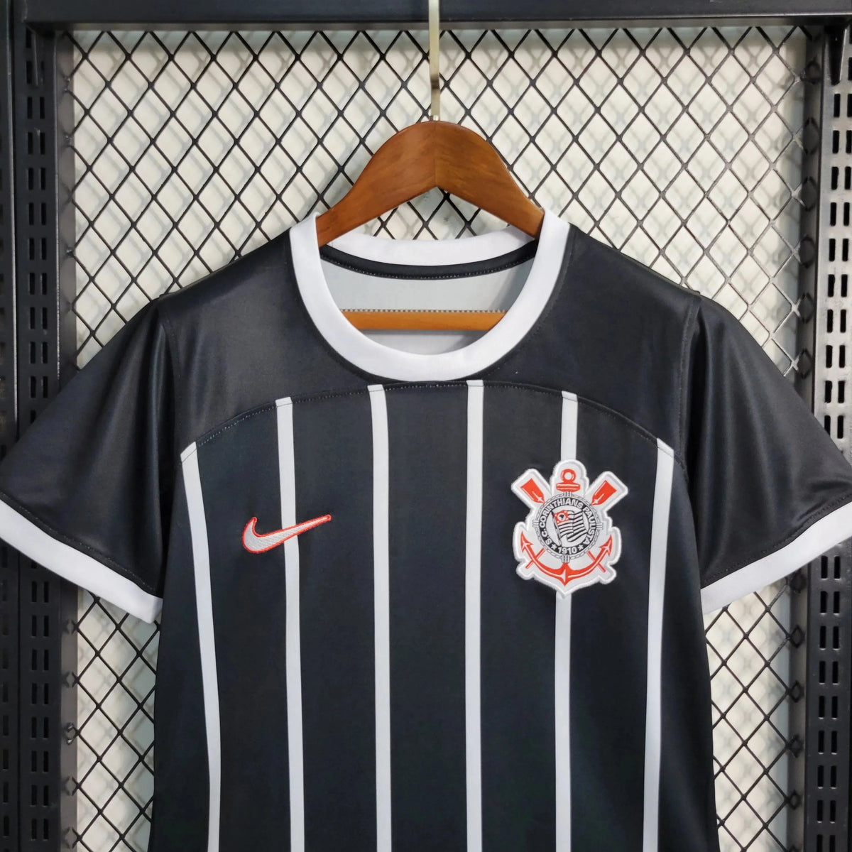 "Camisa Timão Away 23/24 - Torcedor Feminina Preta - Netmantos"