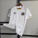 "Camisa Santista Home 23/24 - Torcedor Masculina Branca + Logo Blaze - Netmantos"