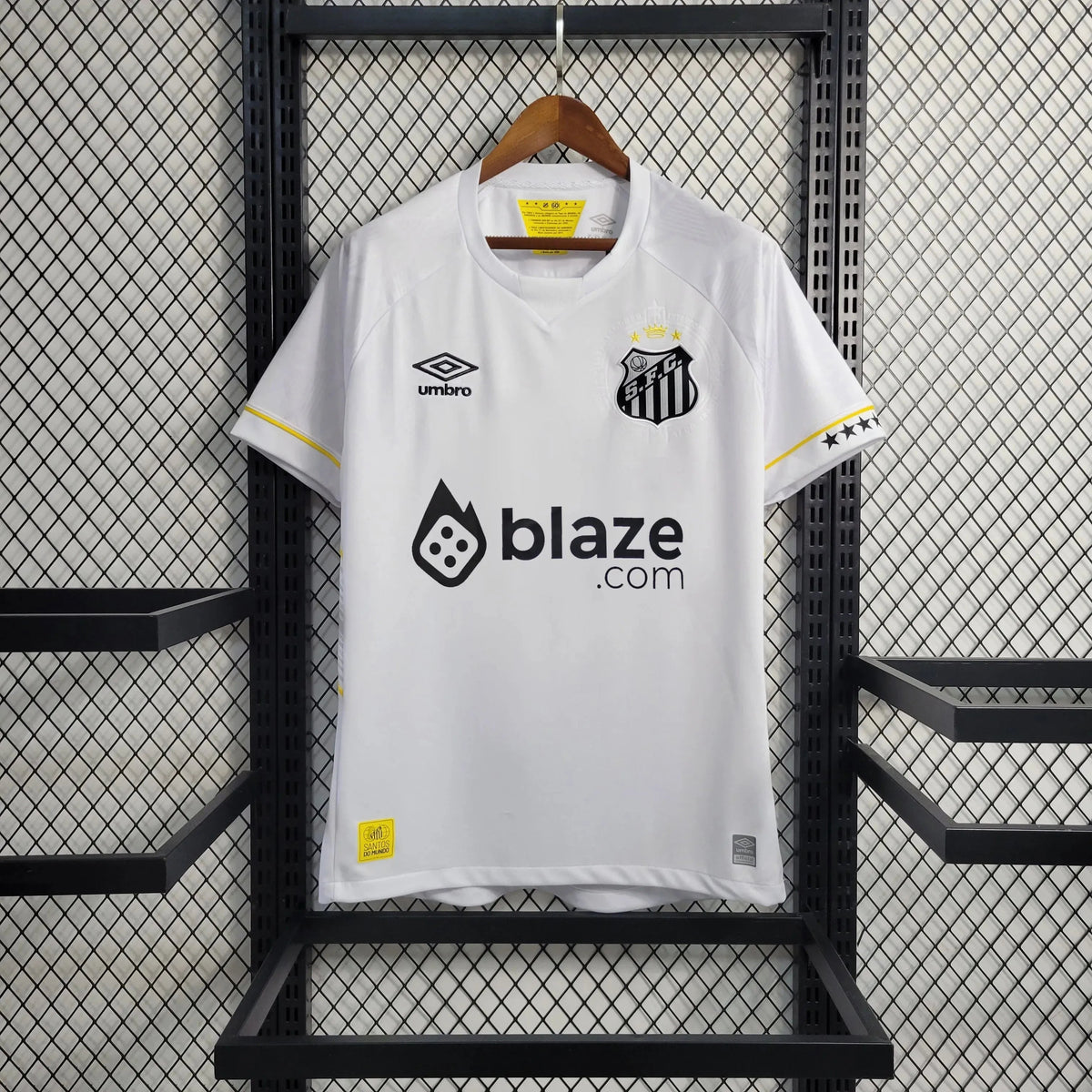"Camisa Santista Home 23/24 - Torcedor Masculina Branca + Logo Blaze - Netmantos"