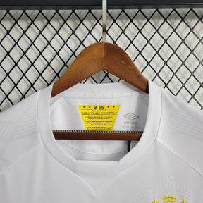 "Camisa Santista Home 23/24 - Torcedor Masculina Branca + Logo Blaze - Netmantos"