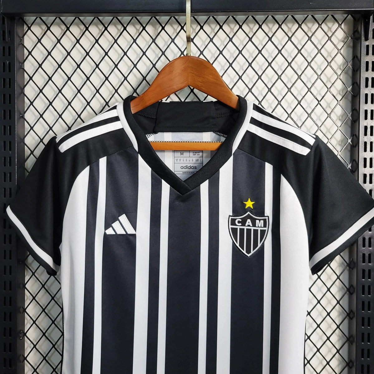 "Camisa Atlético Mineiro Home 23/24 - Torcedor Feminina Preta e Branca - Netmantos"