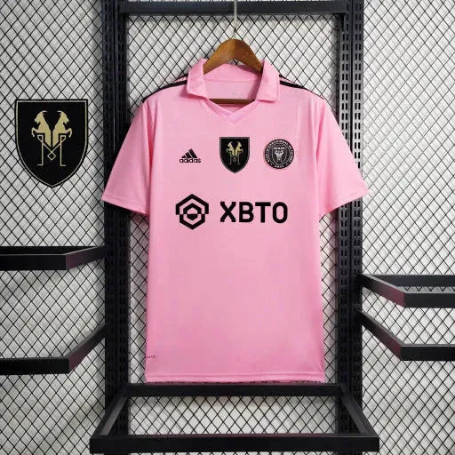 "Camisa Inter Miami Home 22/23 - Torcedor Masculina Rosa + Patch Messi - Netmantos"